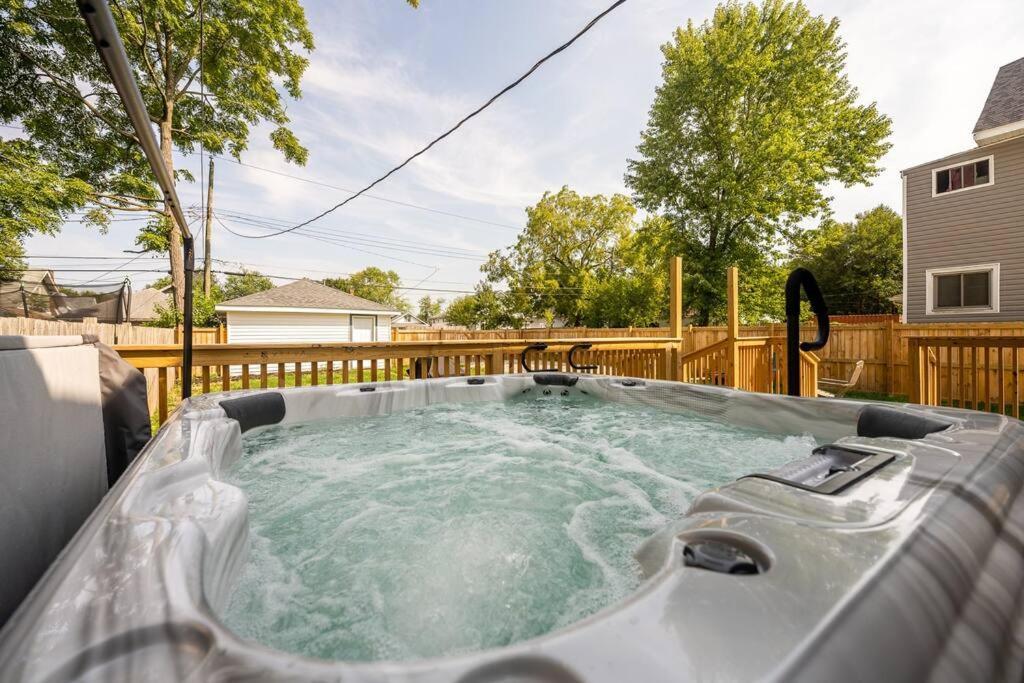 Fun For Everyone W Hot Tub Bbq Patio Villa Indianapolis Exteriör bild